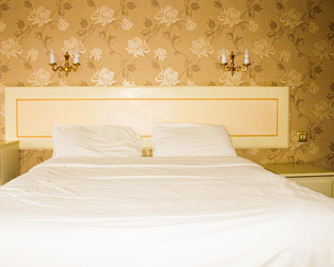 Consort Hotel Ротергем Екстер'єр фото