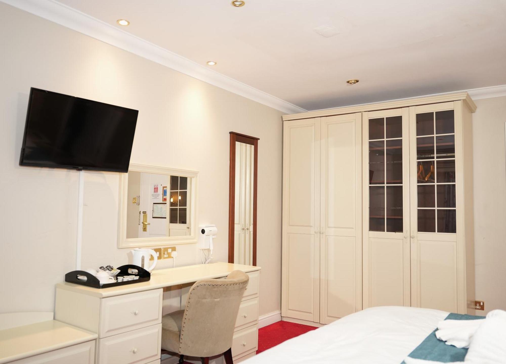 Consort Hotel Ротергем Екстер'єр фото